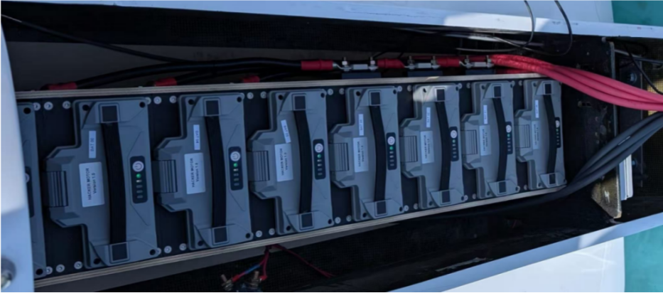 電動(dòng)船電池倉(cāng)