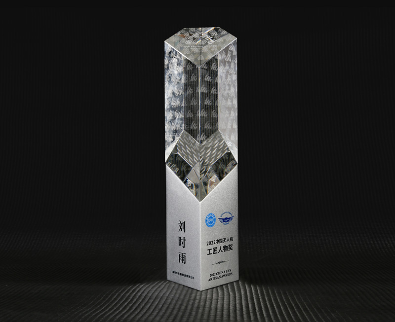 格瑞普高級(jí)工程師劉時(shí)雨榮獲2022中國無人機(jī)工匠人物獎(jiǎng)